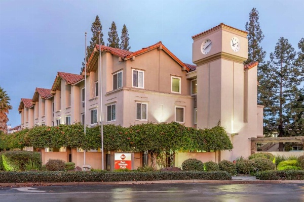 Best Western Plus Airport Plaza image 10