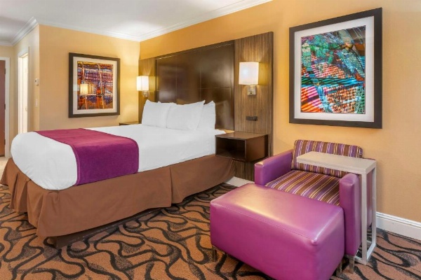 Best Western Plus Airport Plaza image 25