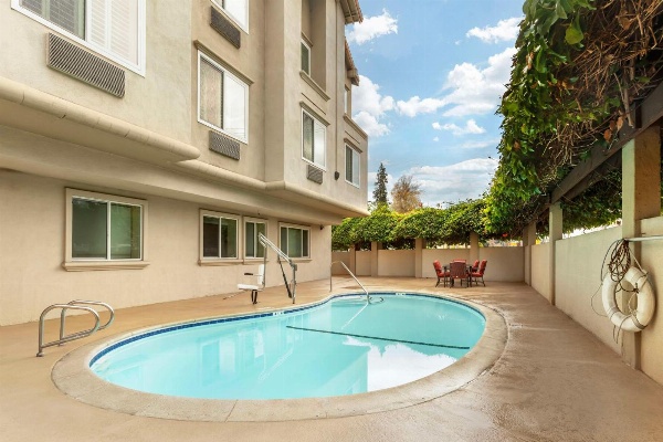 Best Western Plus Airport Plaza image 3
